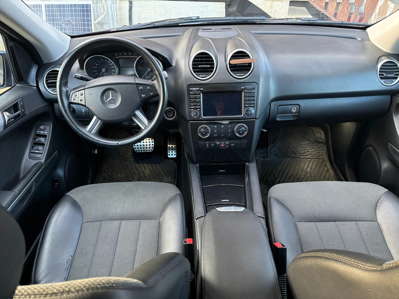 Mercedes-Benz ML 320 Mercedes-Benz ML 320 ОБСЛУЖЕН - Android Auto CarPl, снимка 14 - Автомобили и джипове - 54321758