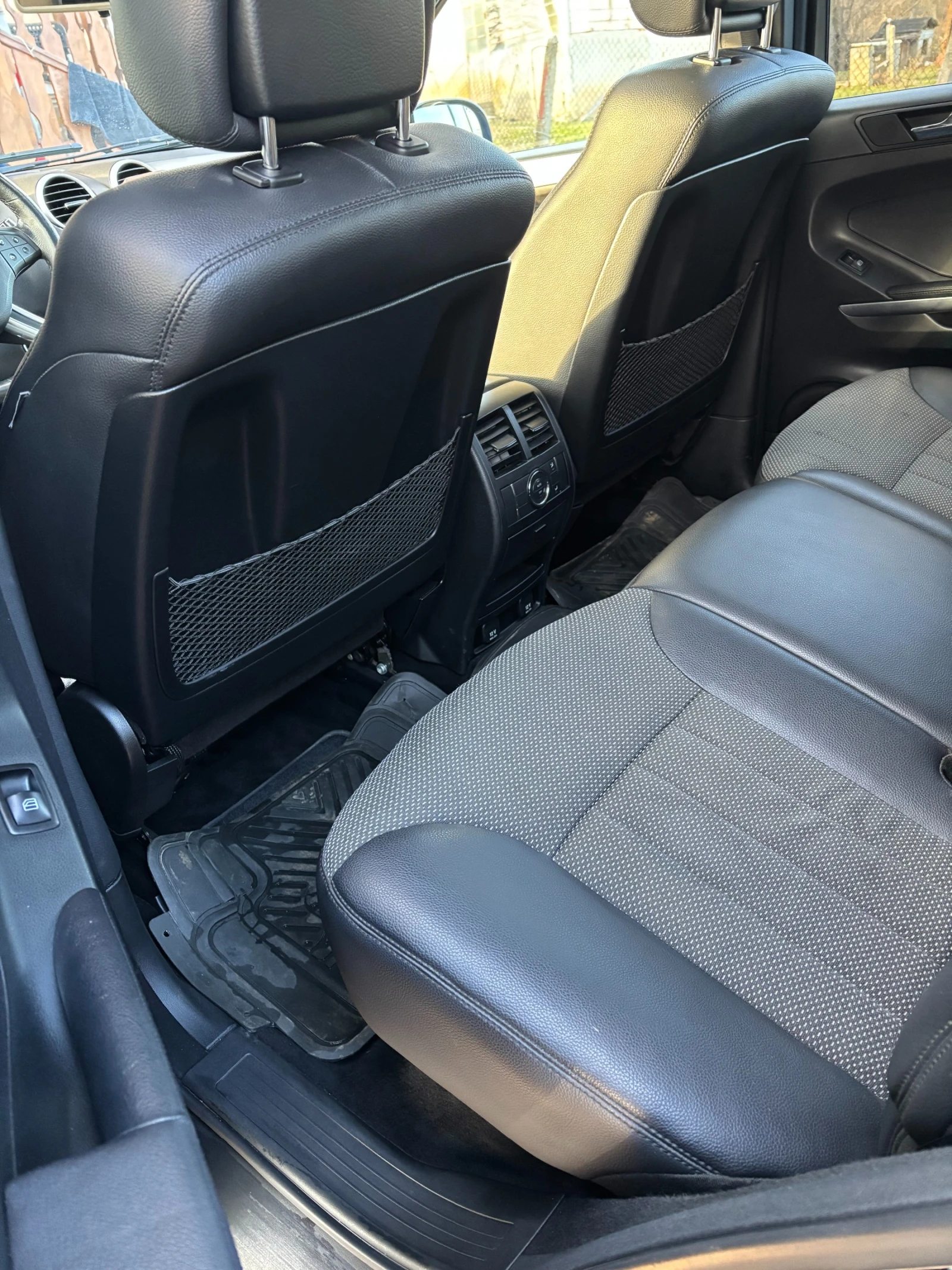 Mercedes-Benz ML 320 Mercedes-Benz ML 320 ОБСЛУЖЕН - Android Auto CarPl, снимка 13 - Автомобили и джипове - 54321758