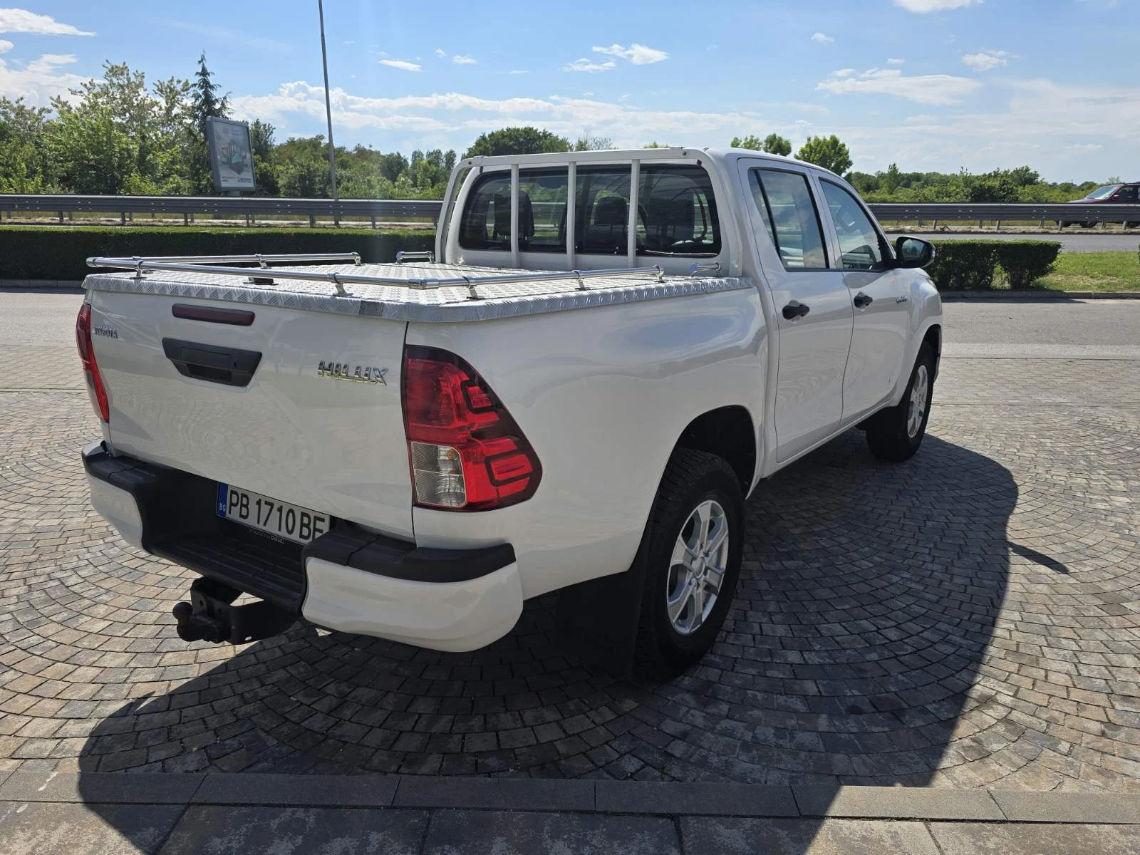 Toyota Hilux 2.4D 4X4 72 000 KM, снимка 5 - Автомобили и джипове - 54566236