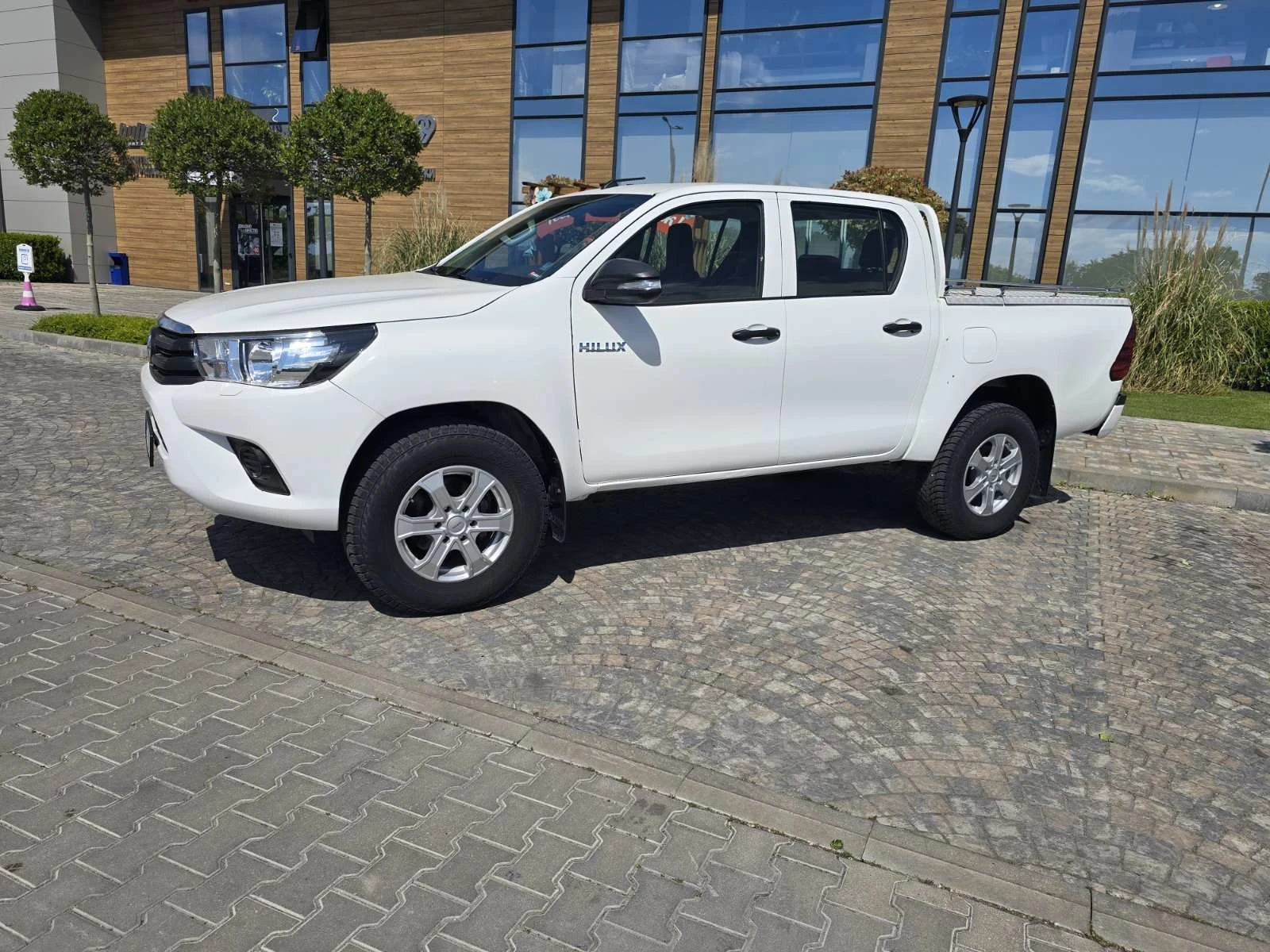Toyota Hilux 2.4D 4X4 72 000 KM, снимка 6 - Автомобили и джипове - 54566236