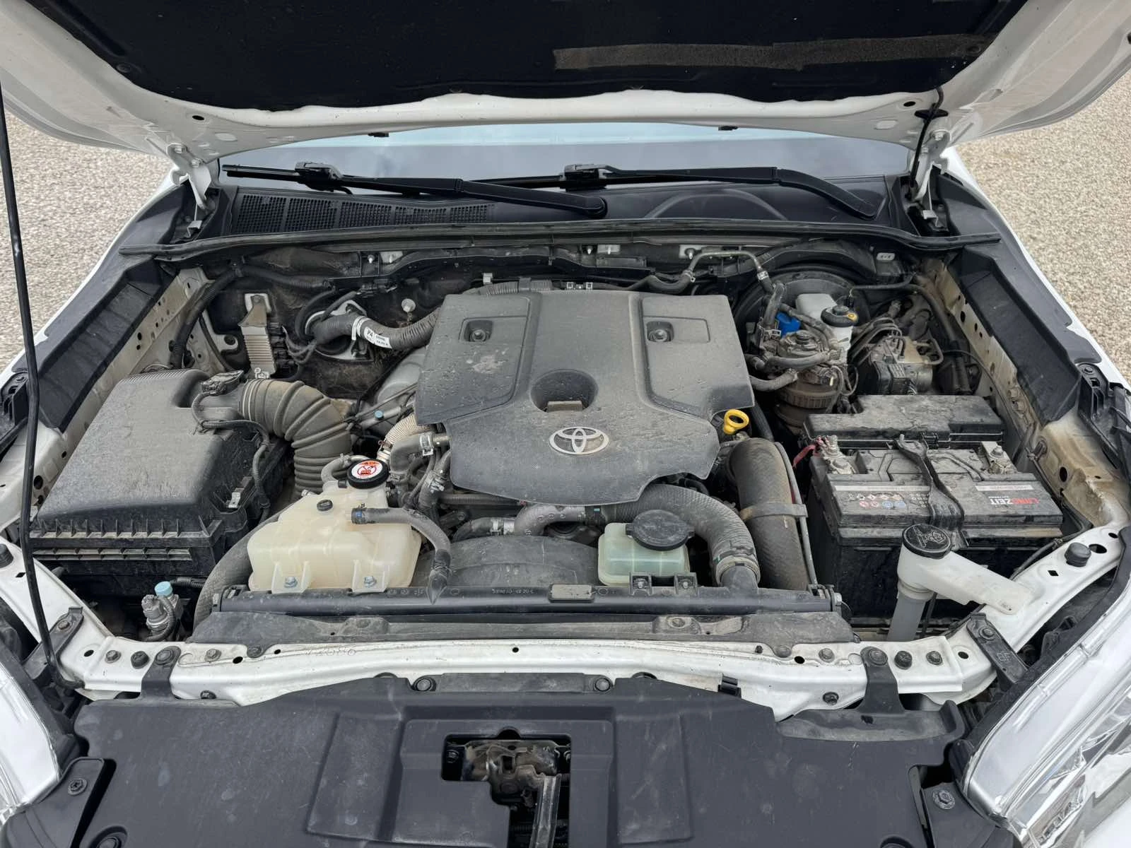 Toyota Hilux 2.4D 4X4 72 000 KM, снимка 12 - Автомобили и джипове - 54566236