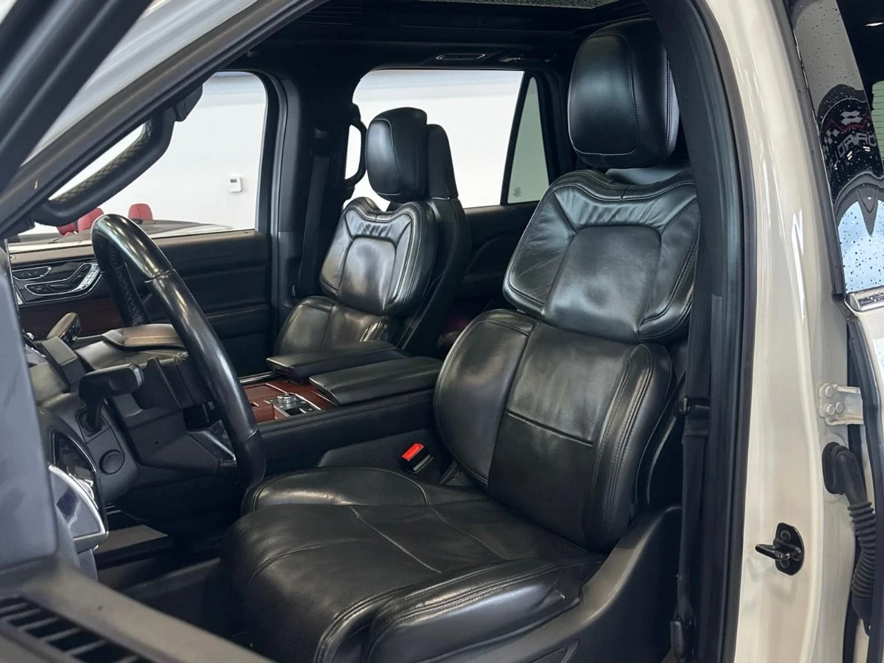 Lincoln Navigator АвтоКредит* (ЦЕНА ДО БГ)* , снимка 8 - Автомобили и джипове - 54781442