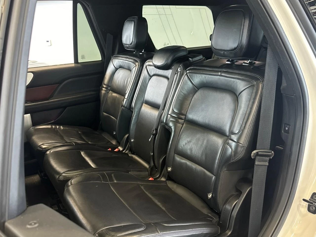 Lincoln Navigator АвтоКредит* (ЦЕНА ДО БГ)* , снимка 15 - Автомобили и джипове - 54781442
