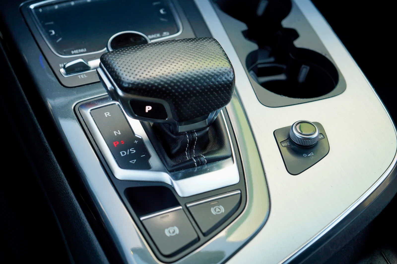 Audi Q7 3.0TDI* S-LINE* CAMERA* РЕГИСТРИРАНА, снимка 13 - Автомобили и джипове - 55022986