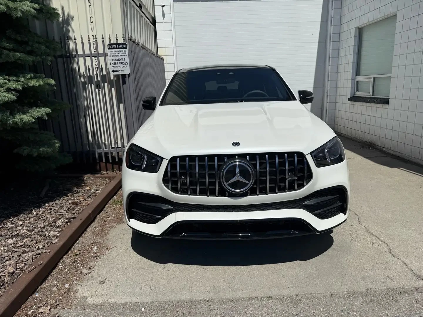Mercedes-Benz GLE 53 4MATIC 4MATIC+ * 360* BURMESTER* PANO* DISTRO* ОБДУХ, снимка 2 - Автомобили и джипове - 55478148