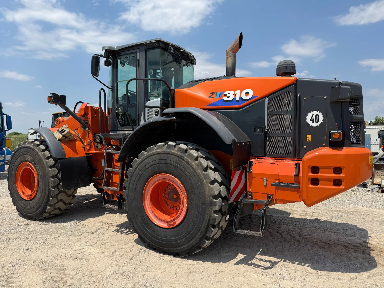Челен товарач Hitachi ZW 310-6, снимка 3 - Индустриална техника - 55069709