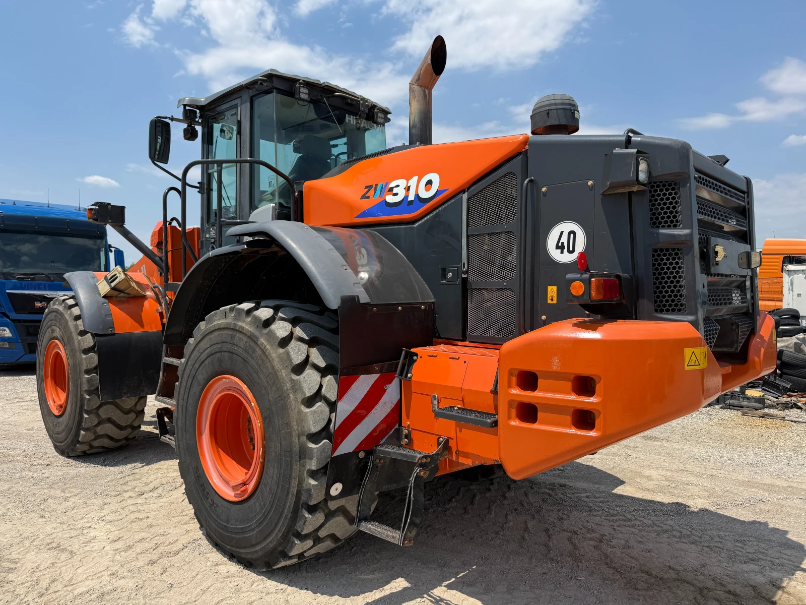 Челен товарач Hitachi ZW 310-6, снимка 4 - Индустриална техника - 55069709