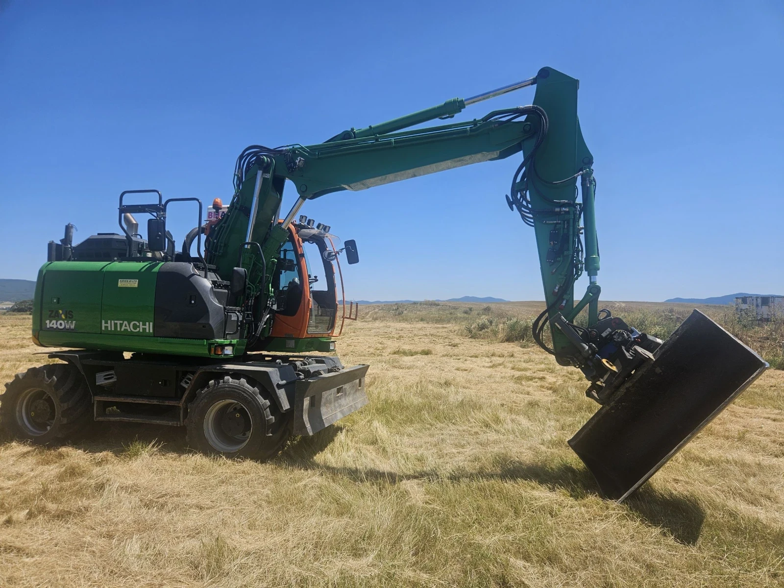 Багер Hitachi 140W, снимка 3 - Индустриална техника - 55477592