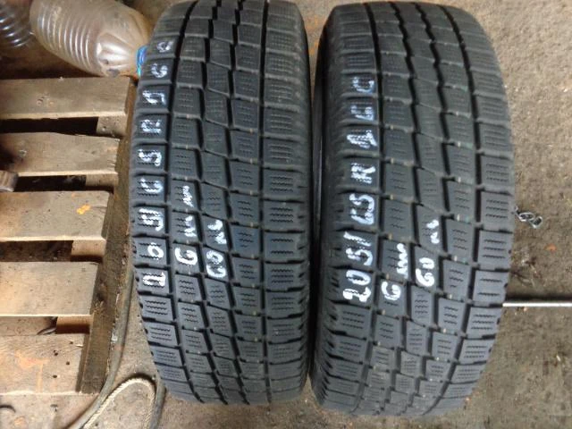 Гуми Зимни 205/65R16, снимка 2 - Гуми и джанти - 20254116