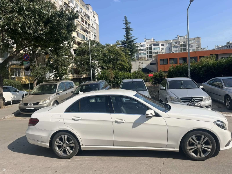 Mercedes-Benz E 220, снимка 3 - Автомобили и джипове - 47197090