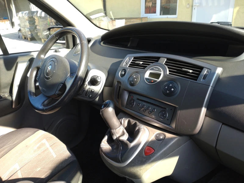 Renault Scenic, снимка 6 - Автомобили и джипове - 48036321