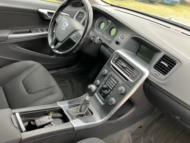 Volvo V60 2.0 D, снимка 6 - Автомобили и джипове - 49698069