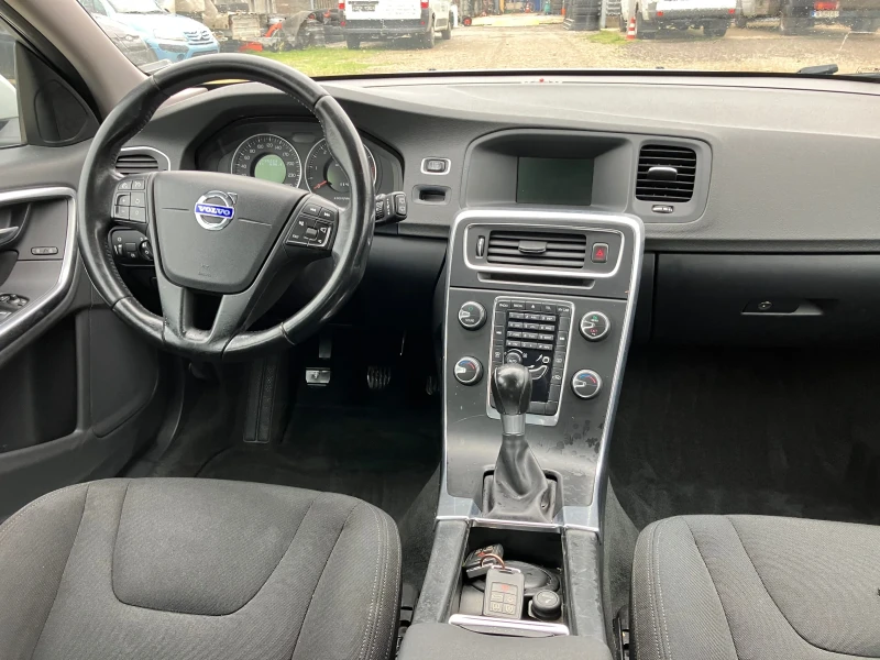 Volvo V60 2.0 D, снимка 8 - Автомобили и джипове - 49698069