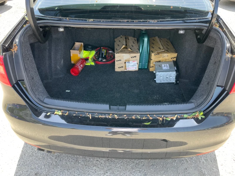 VW Jetta 2.0 за газ, снимка 8 - Автомобили и джипове - 52316556