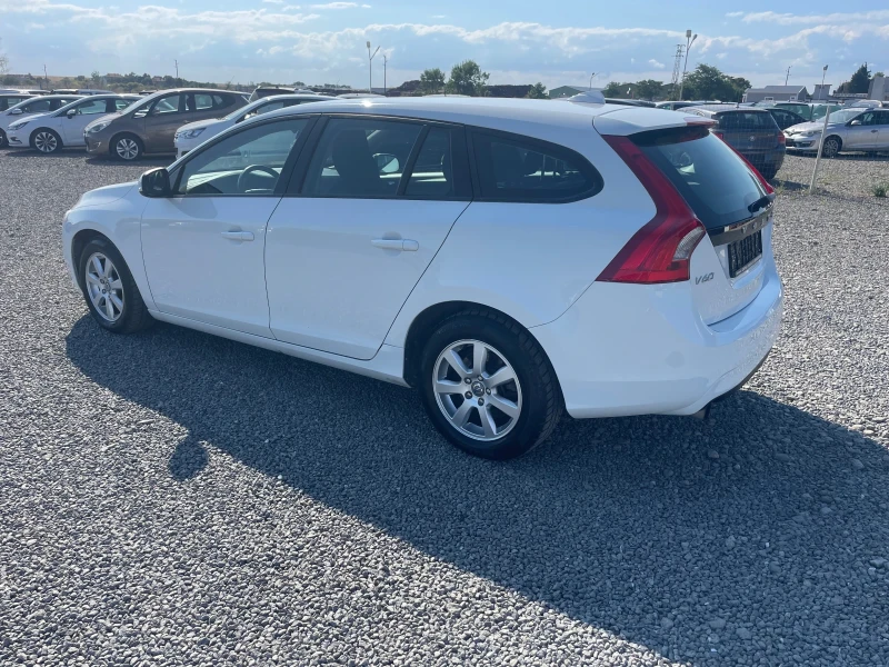 Volvo V60 1.6 D2 АВТОМАТИК, снимка 4 - Автомобили и джипове - 52116352