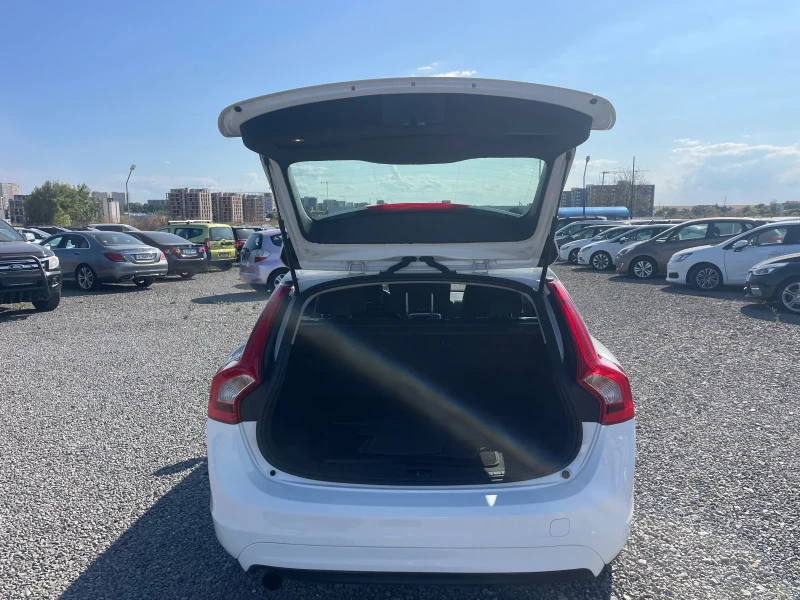 Volvo V60 1.6 D2 АВТОМАТИК, снимка 7 - Автомобили и джипове - 52116352