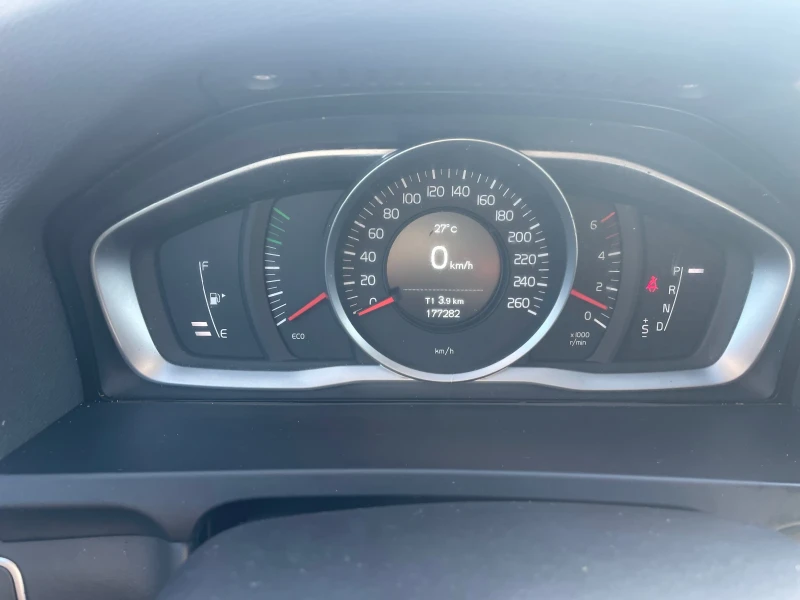 Volvo V60 1.6 D2 АВТОМАТИК, снимка 14 - Автомобили и джипове - 52116352