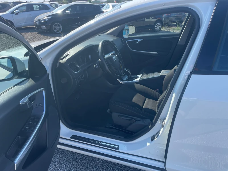 Volvo V60 1.6 D2 АВТОМАТИК, снимка 8 - Автомобили и джипове - 52116352