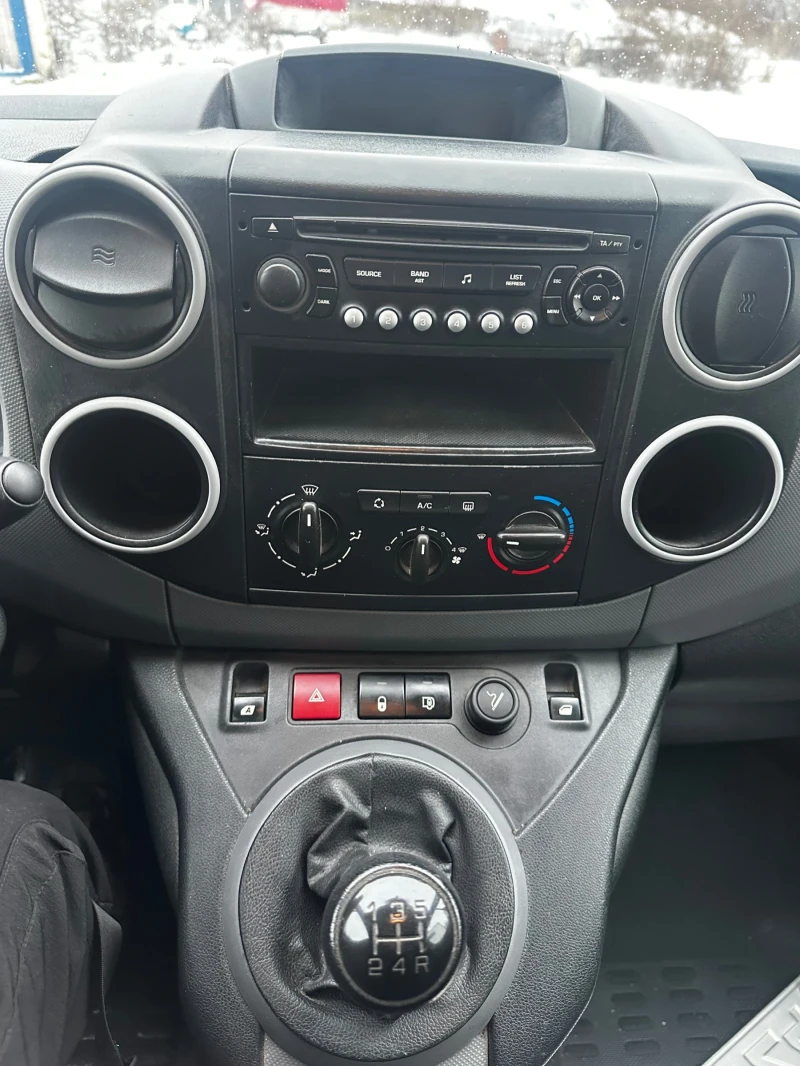 Peugeot Partner 1.6 HDI  Климатик  2012г, снимка 12 - Автомобили и джипове - 52927891