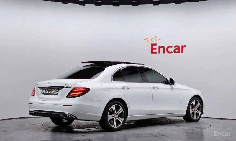 Mercedes-Benz E 300, снимка 2 - Автомобили и джипове - 53521068