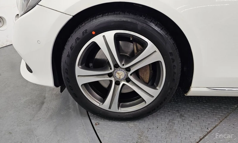 Mercedes-Benz E 300, снимка 5 - Автомобили и джипове - 53521068