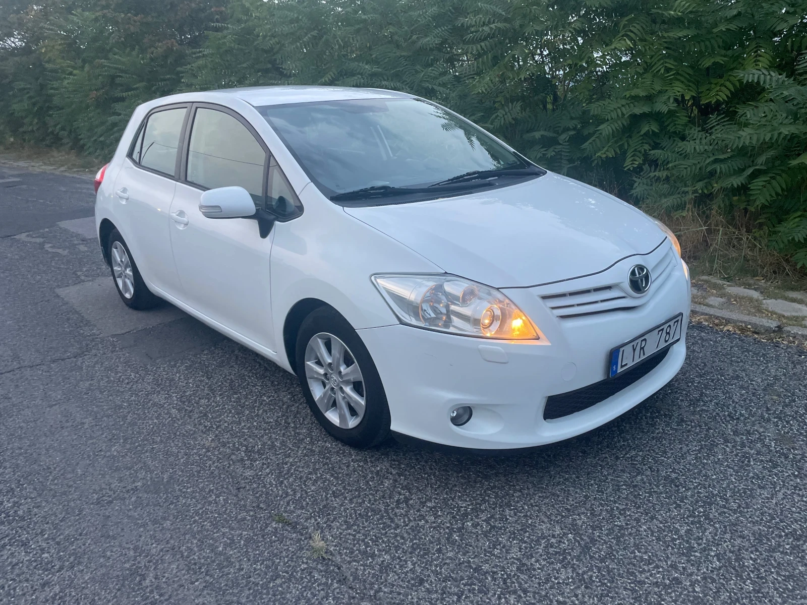 Toyota Auris 1.4 D4D - изображение 2