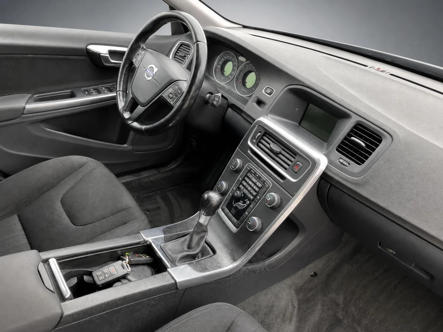 Volvo V60 2.0 D, снимка 9 - Автомобили и джипове - 49698069
