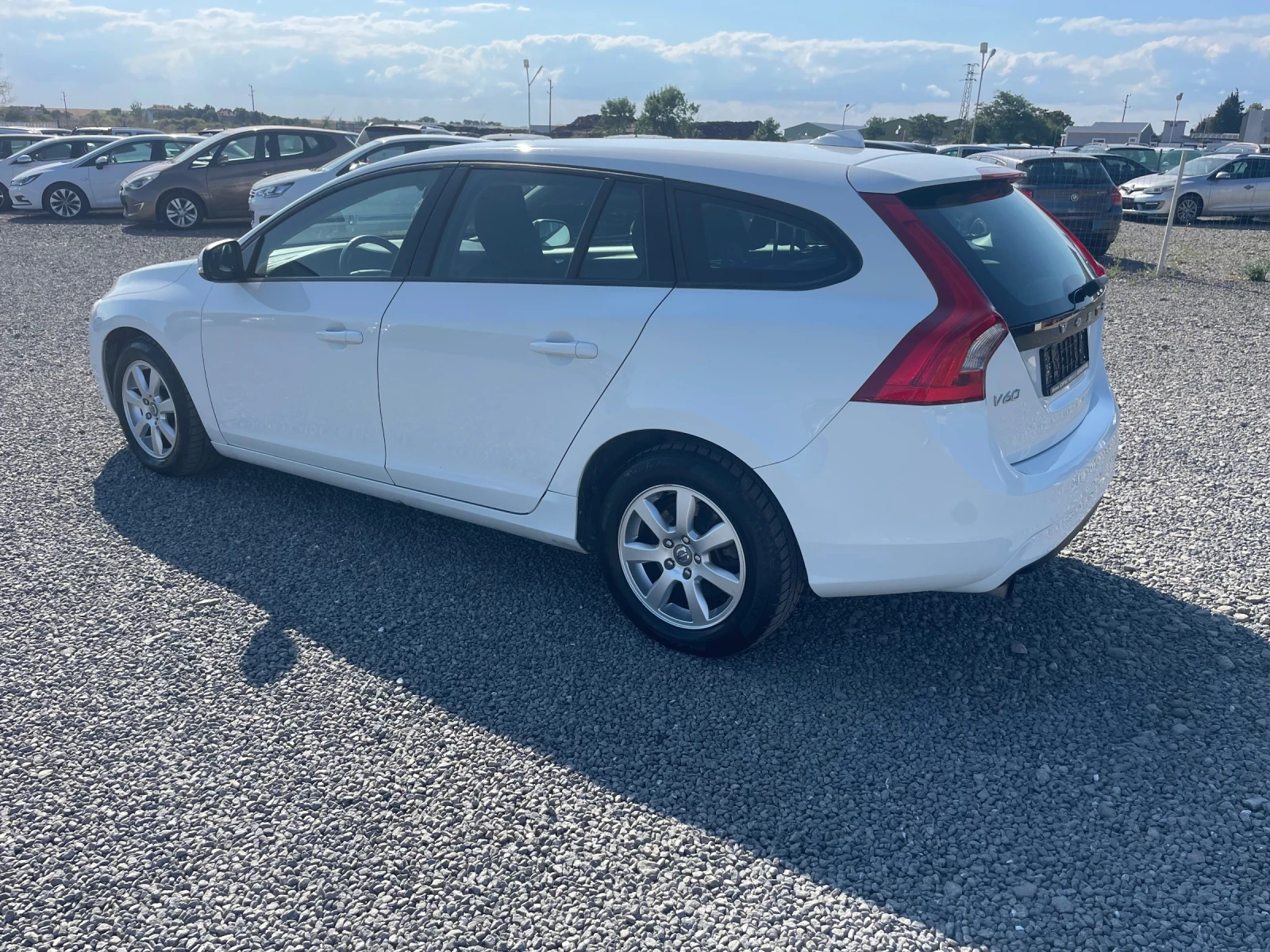 Volvo V60 1.6 D2 АВТОМАТИК - изображение 4