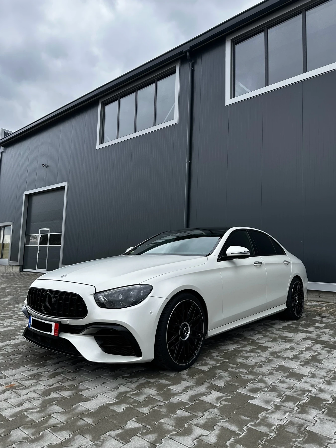 Mercedes-Benz E 220 Серв.ист. FACELIFT AMG 6.3 Пакет - изображение 8