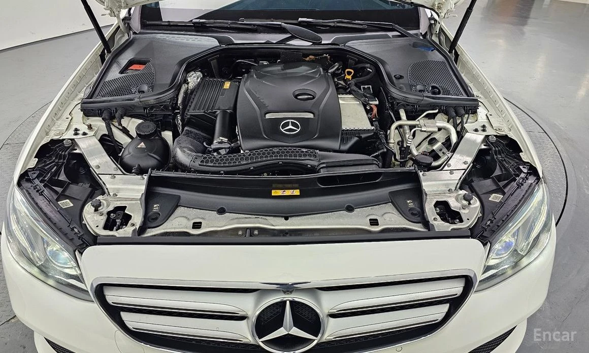 Mercedes-Benz E 300  - изображение 6