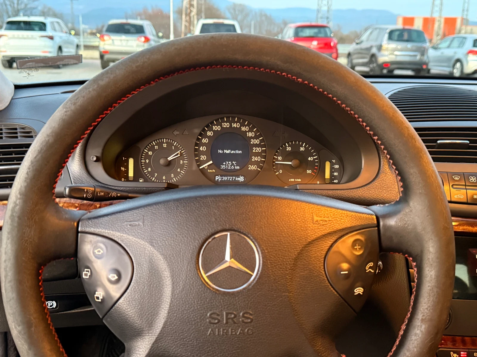 Mercedes-Benz E 320 Elegance | Подгрев | Регистрирана, снимка 11 - Автомобили и джипове - 53729201