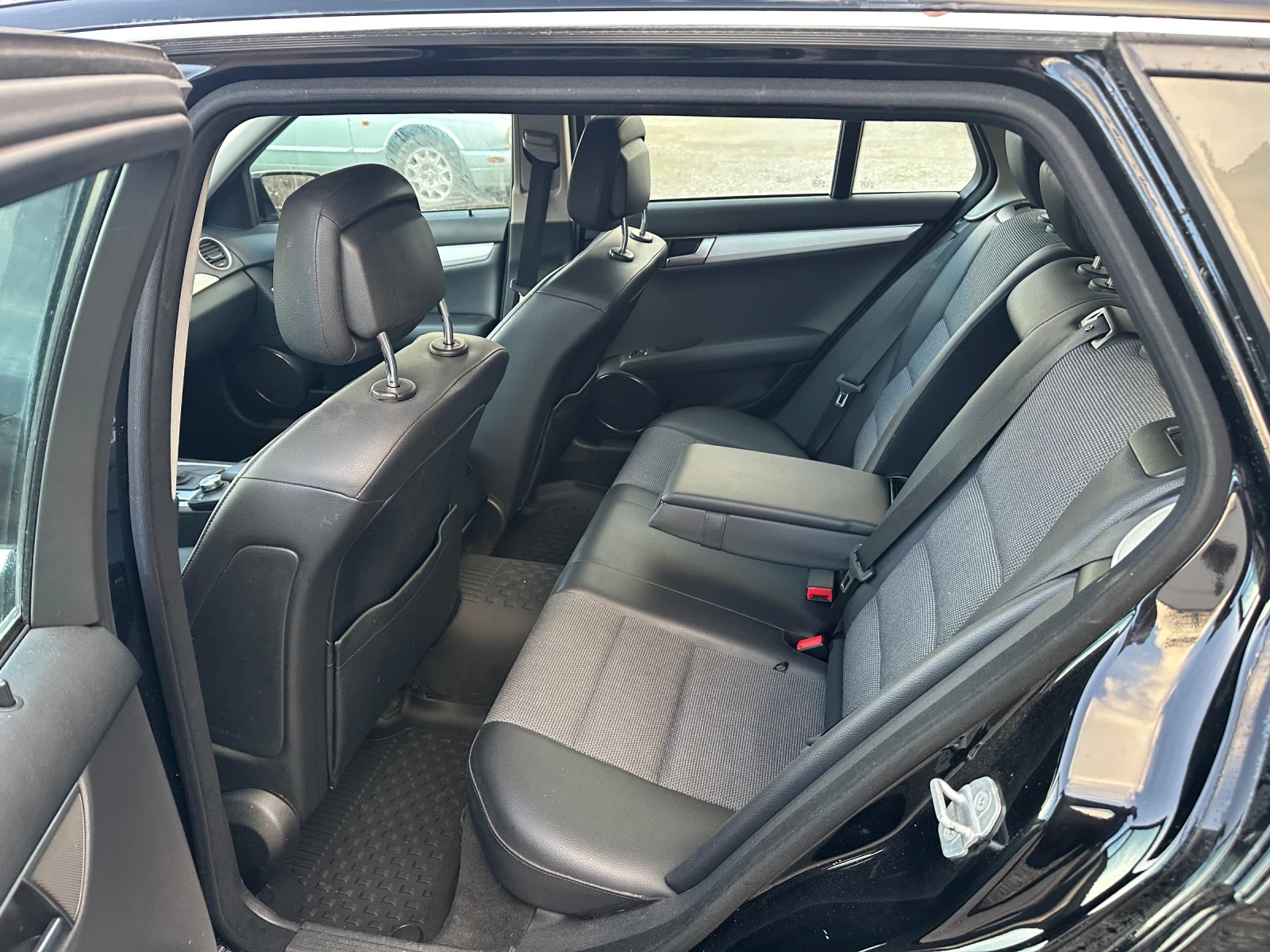 Mercedes-Benz C 350, снимка 7 - Автомобили и джипове - 54335064