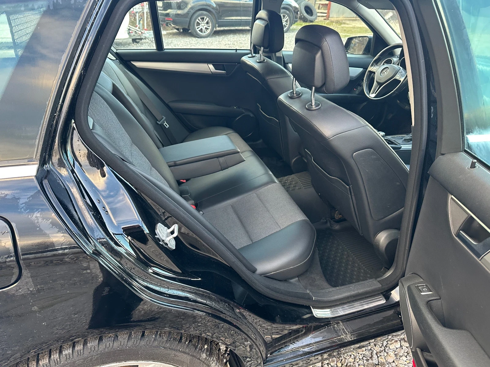 Mercedes-Benz C 350, снимка 9 - Автомобили и джипове - 54335064