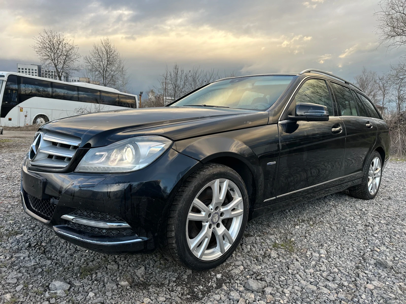 Mercedes-Benz C 350, снимка 2 - Автомобили и джипове - 54335064