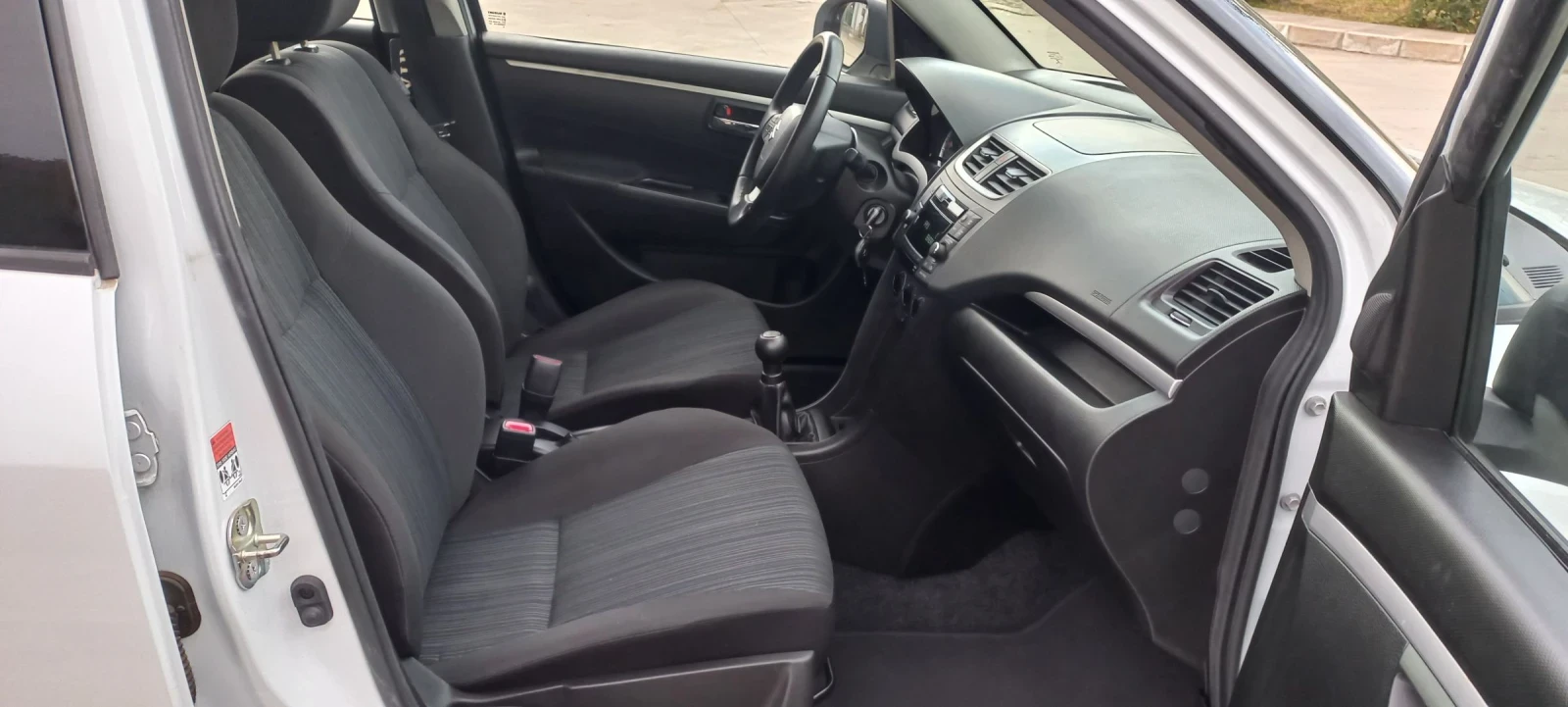 Suzuki Swift 1.25i , снимка 11 - Автомобили и джипове - 54585628