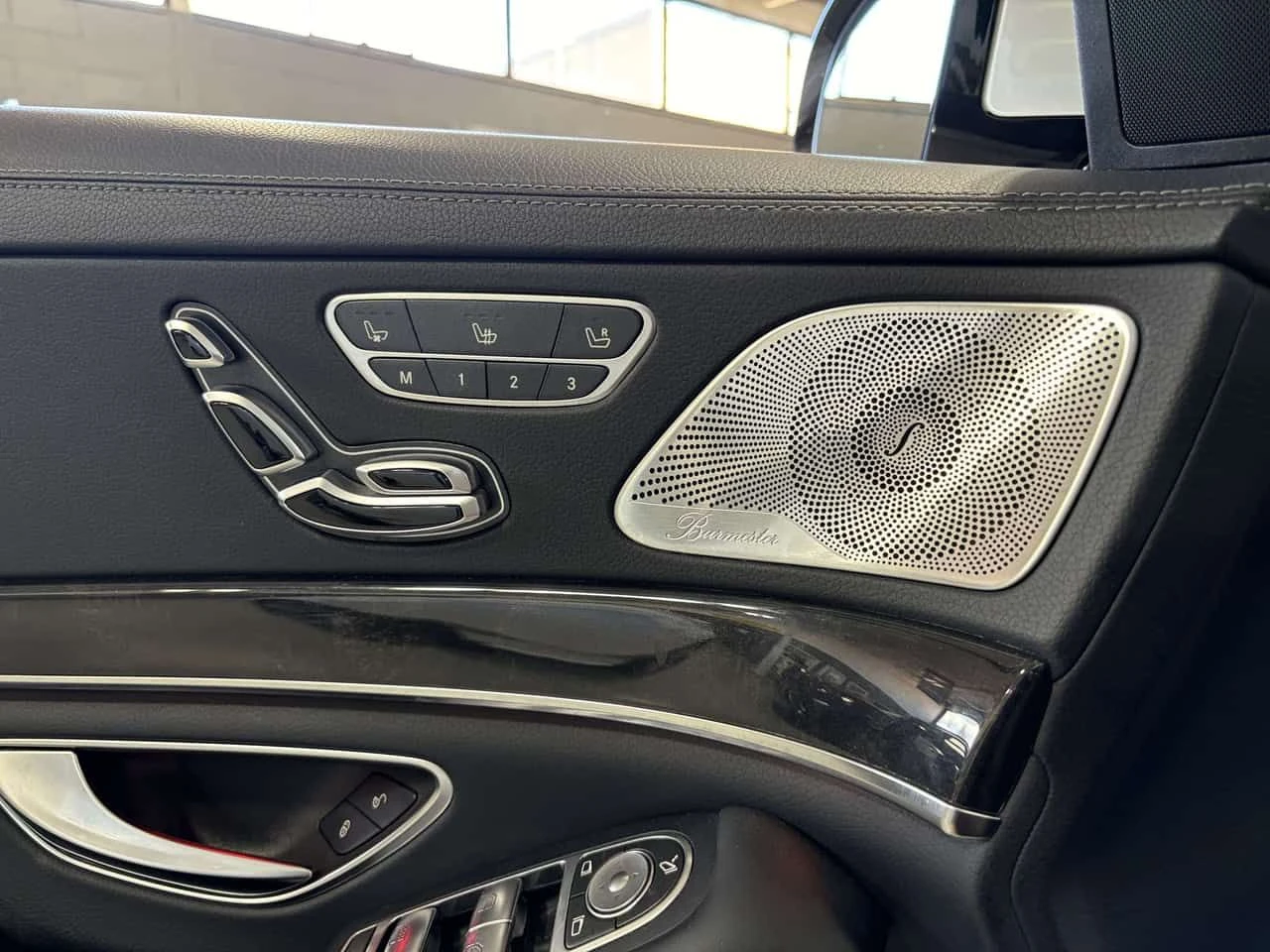Mercedes-Benz S 560 AMG CARFAX, снимка 15 - Автомобили и джипове - 54554357