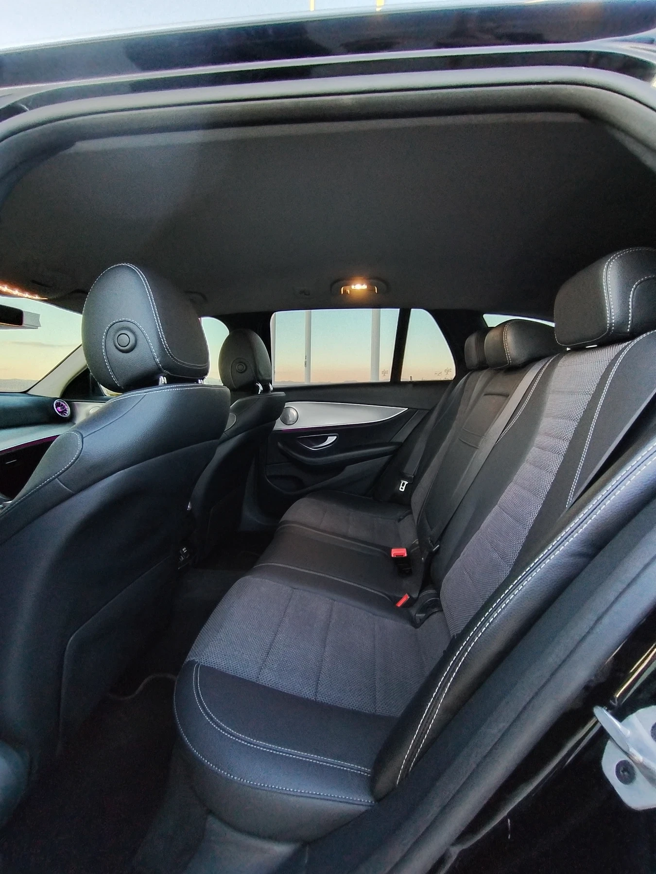Mercedes-Benz E 220, снимка 5 - Автомобили и джипове - 54976926