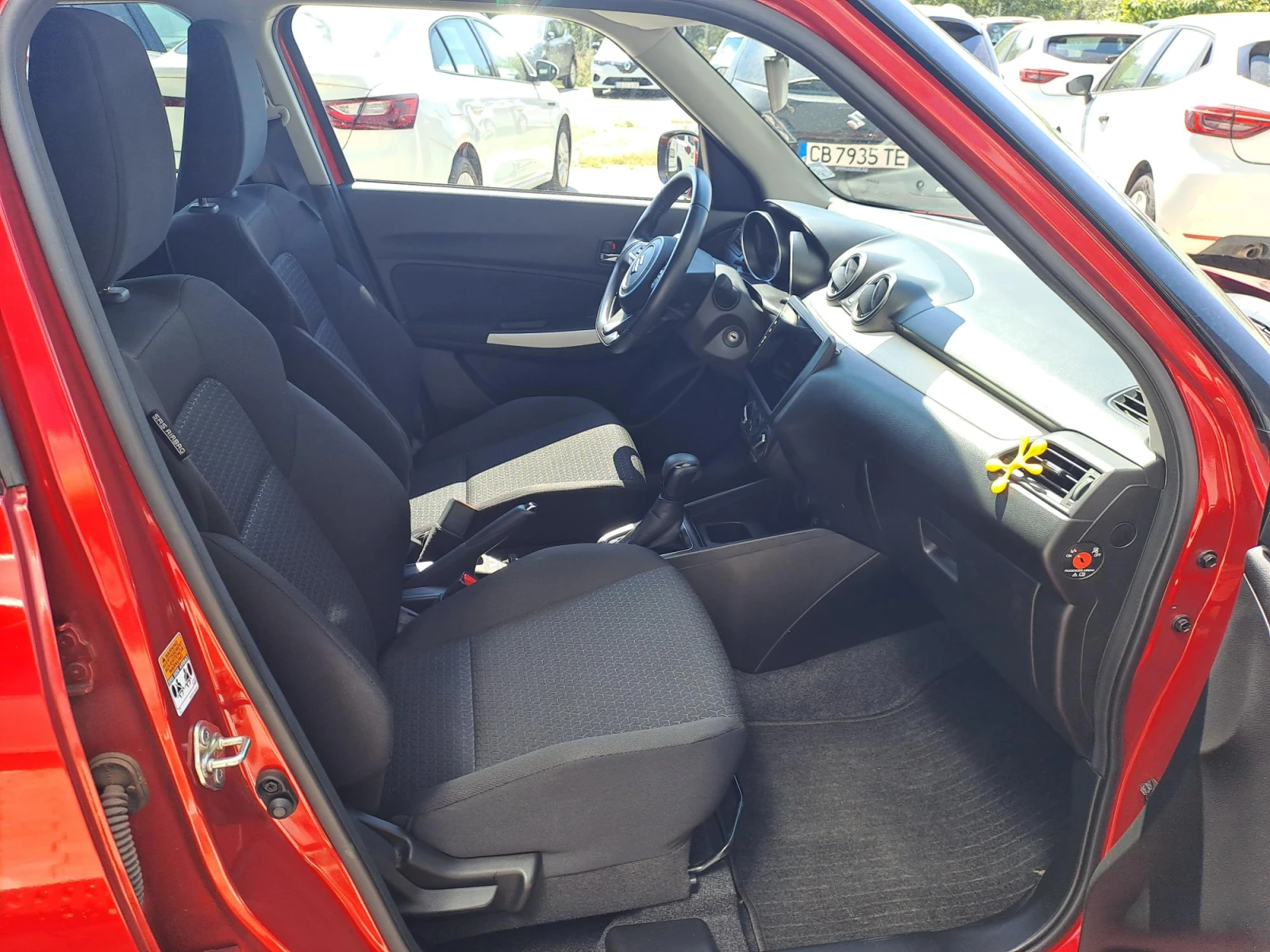 Suzuki Swift 1.2 GL+ Mild Hybrid Automatic , снимка 12 - Автомобили и джипове - 55613630