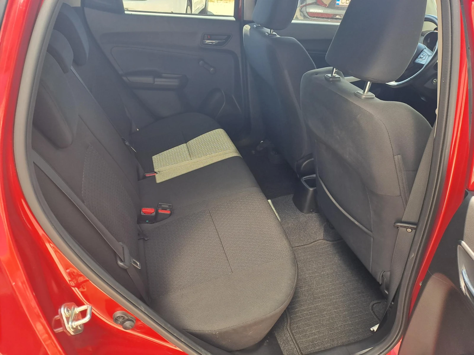 Suzuki Swift 1.2 GL+ Mild Hybrid Automatic , снимка 11 - Автомобили и джипове - 55613630