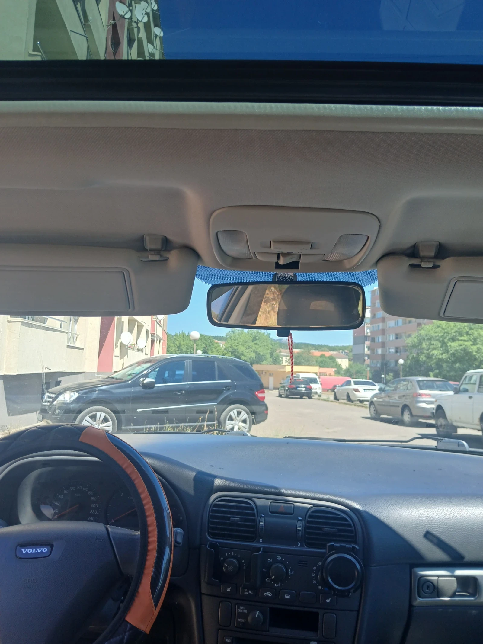 Volvo V40, снимка 14 - Автомобили и джипове - 55723745