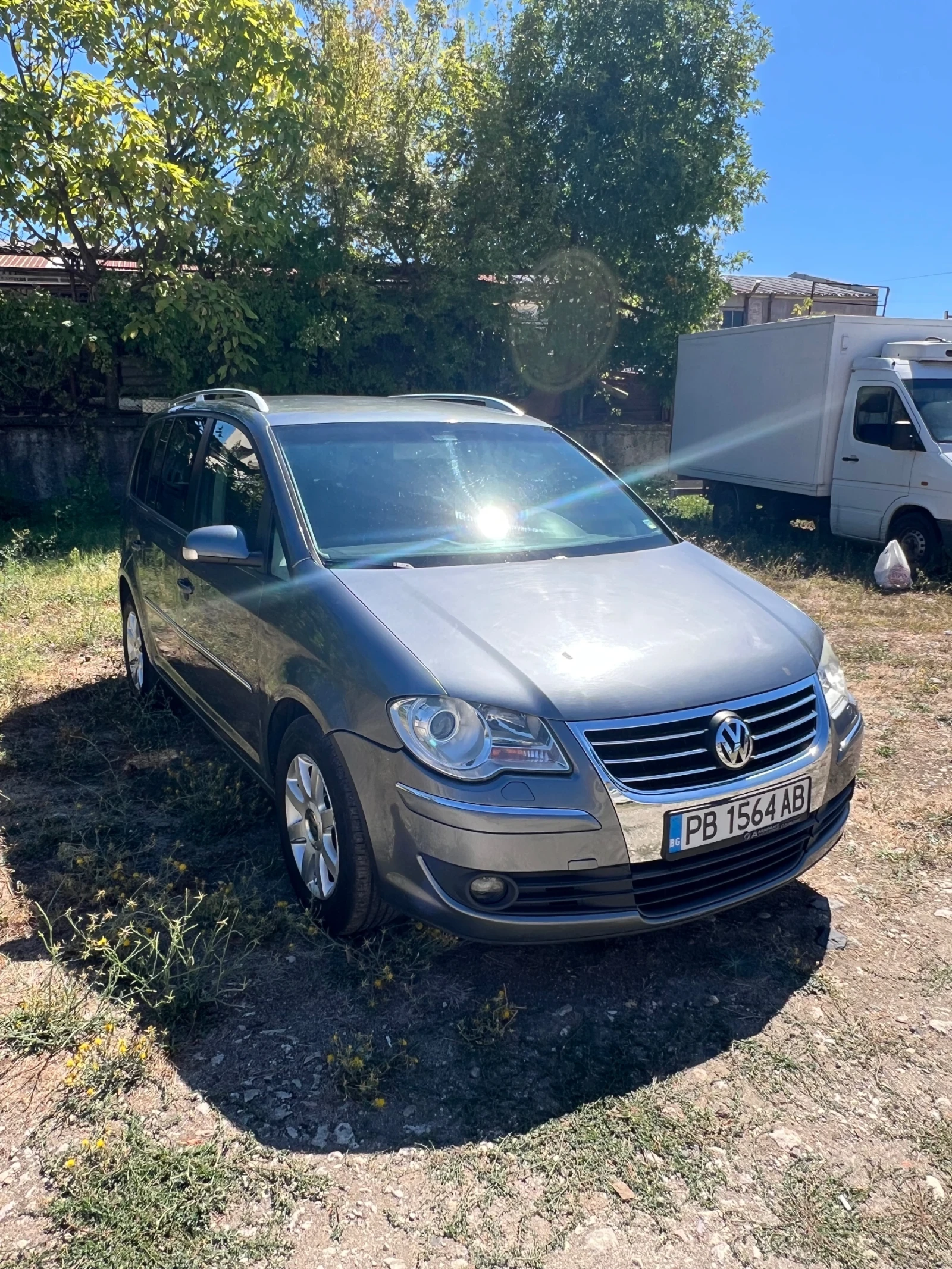 VW Touran 2.0 TDI, снимка 2 - Автомобили и джипове - 55965651