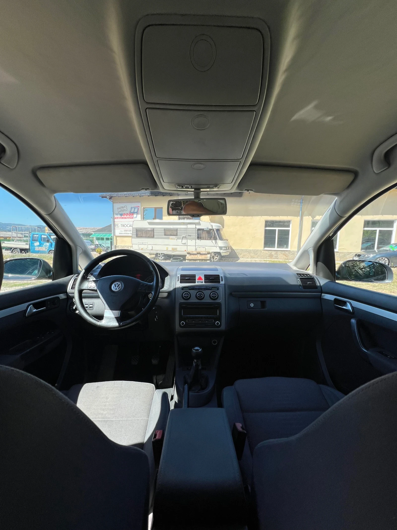 VW Touran 2.0 TDI, снимка 13 - Автомобили и джипове - 55965651