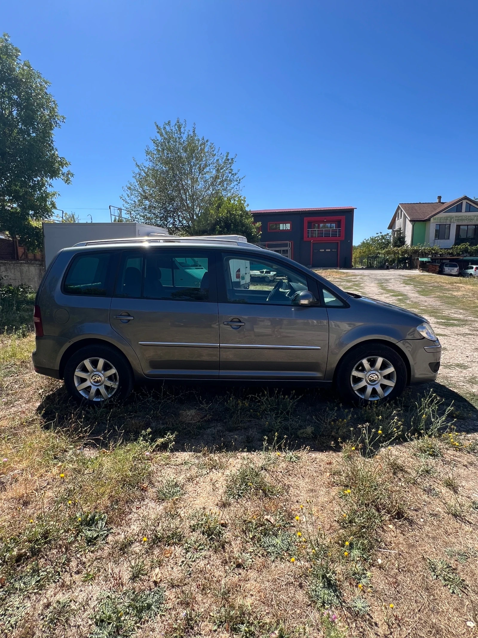 VW Touran 2.0 TDI, снимка 7 - Автомобили и джипове - 55965651