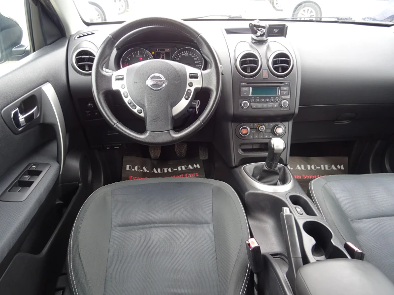 Nissan Qashqai 1.6i 16V Acenta, снимка 12 - Автомобили и джипове - 53440573