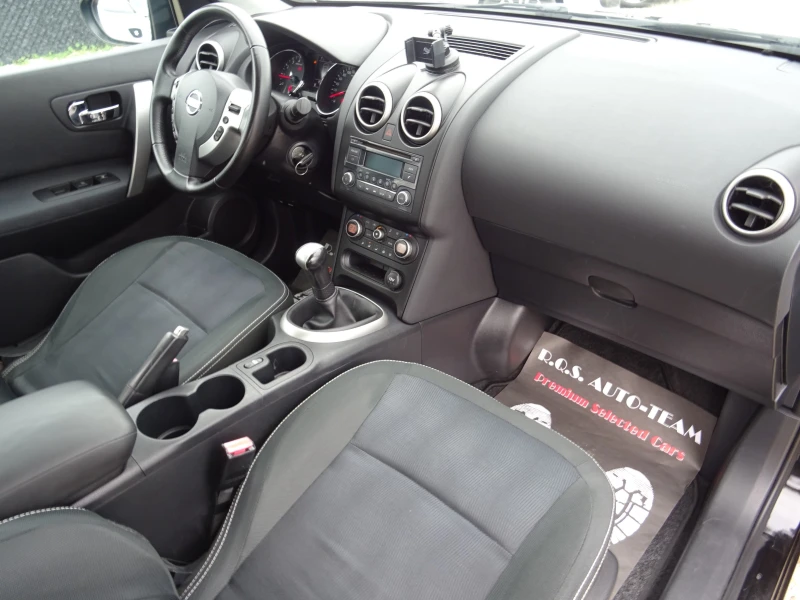 Nissan Qashqai 1.6i 16V Acenta, снимка 14 - Автомобили и джипове - 53440573