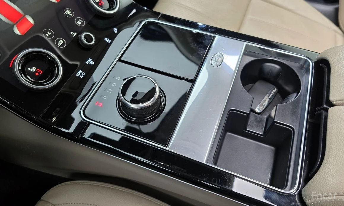 Land Rover Range Rover Velar * D240S* КОЖА* ПОДГРЕВ* ПАНОРАМА* FULL* , снимка 8 - Автомобили и джипове - 53995351