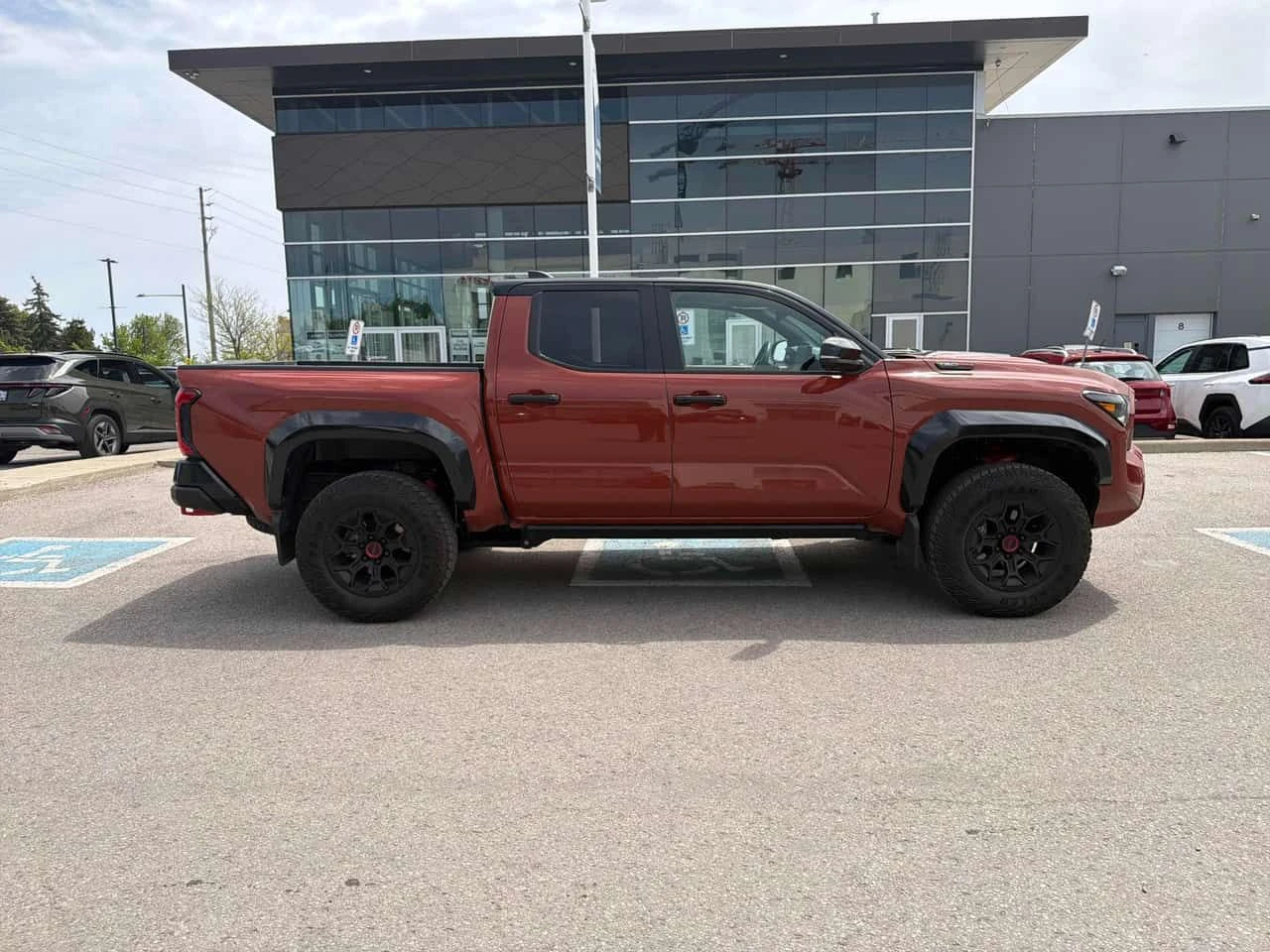 Toyota Tacoma | Hybrid | DISTRONIC | ОБДУХВАНЕ | CARFAX | , снимка 3 - Автомобили и джипове - 54652493