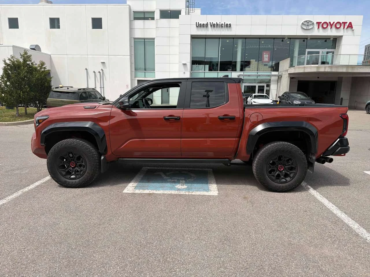 Toyota Tacoma | Hybrid | DISTRONIC | ОБДУХВАНЕ | CARFAX | , снимка 2 - Автомобили и джипове - 54652493