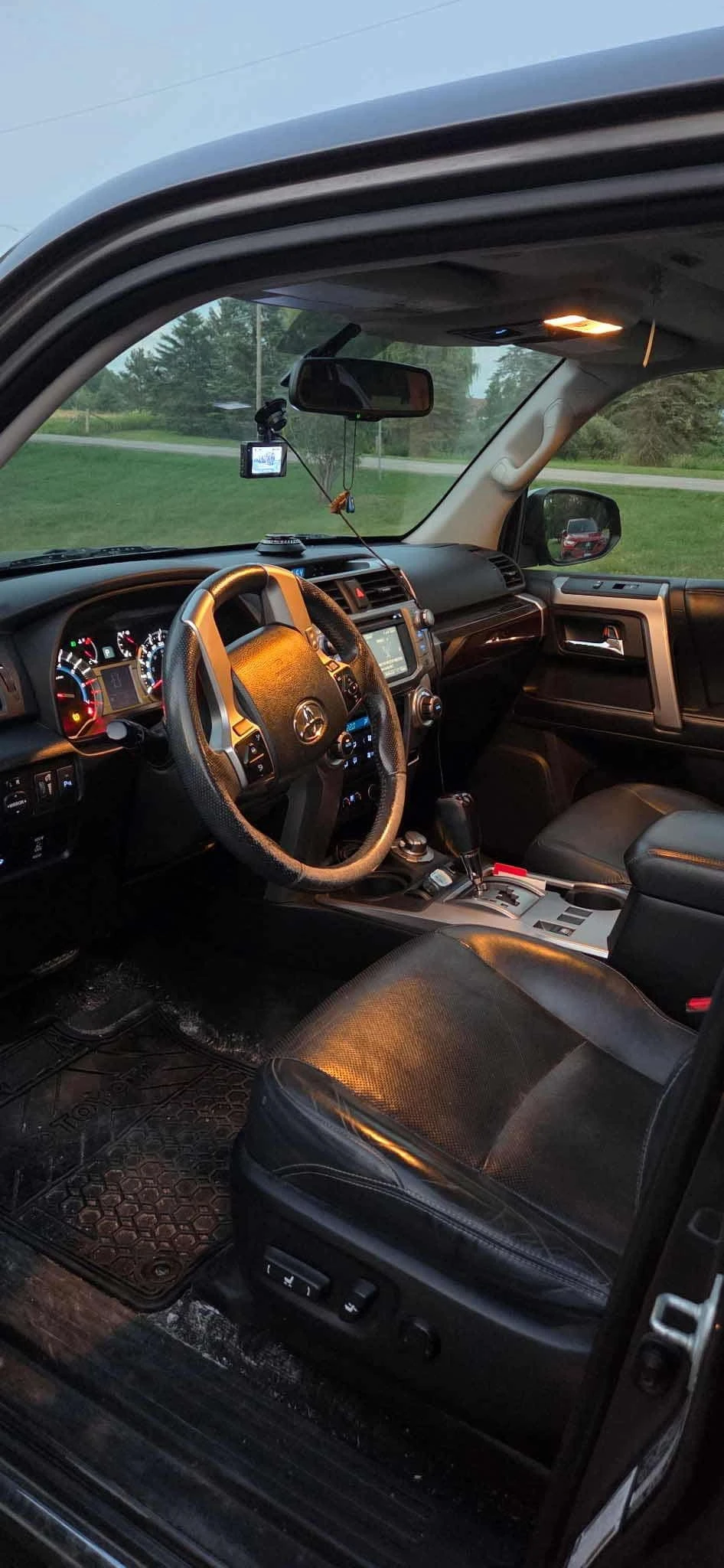 Toyota 4runner * SR5 * АВТОКРЕДИТ БЕЗ ПЪРВОНАЧАЛНА ВНОСКА* , снимка 5 - Автомобили и джипове - 55613581