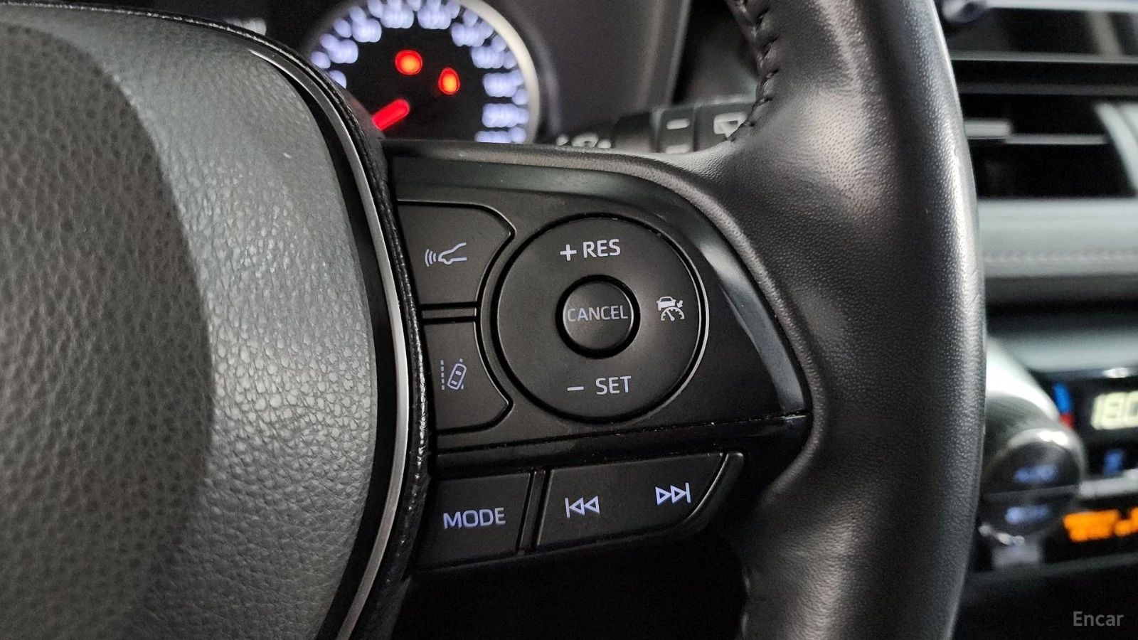 Toyota Rav4 2.5 2WD* КОЖА* ОБДУХВ* ПАНО* АВТОКРЕДИТ, снимка 14 - Автомобили и джипове - 55619101